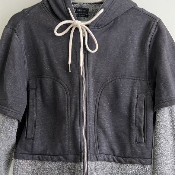 Cropped layered zip up hoodie - Picture 2 of 4